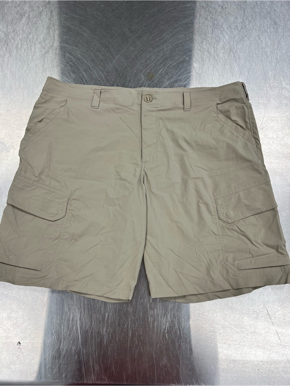 Under Armour Men's Cargo Shorts - Light Khaki 42